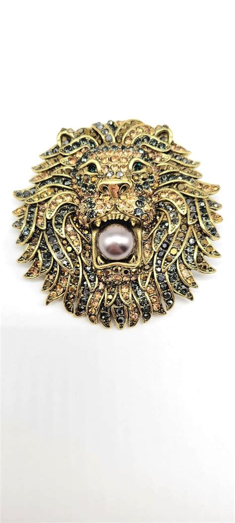 lion diamond brooch